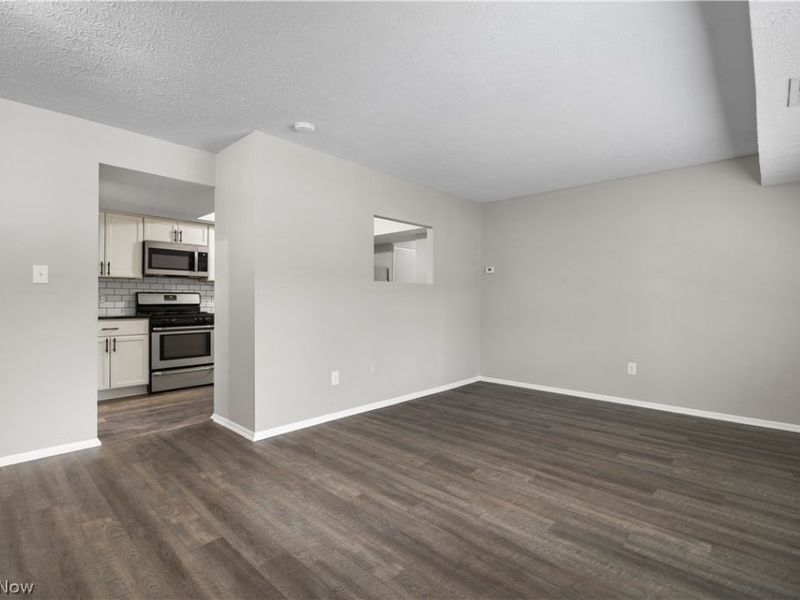 26705 Lake Of The Falls Boulevard, Olmsted Falls, OH 44138 Photo 5