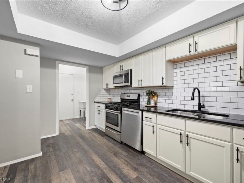 26705 Lake Of The Falls Boulevard, Olmsted Falls, OH 44138 Photo 9