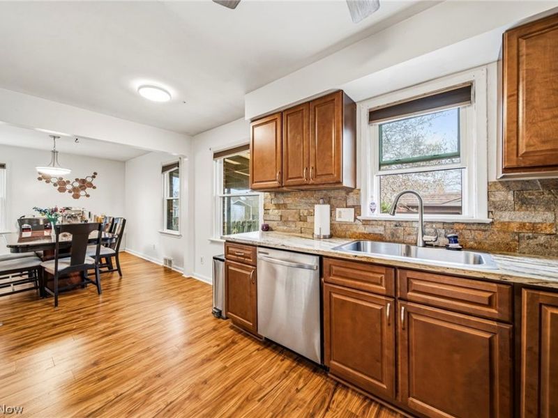 6406 Pelham Drive, Parma, OH 44129 Photo 10