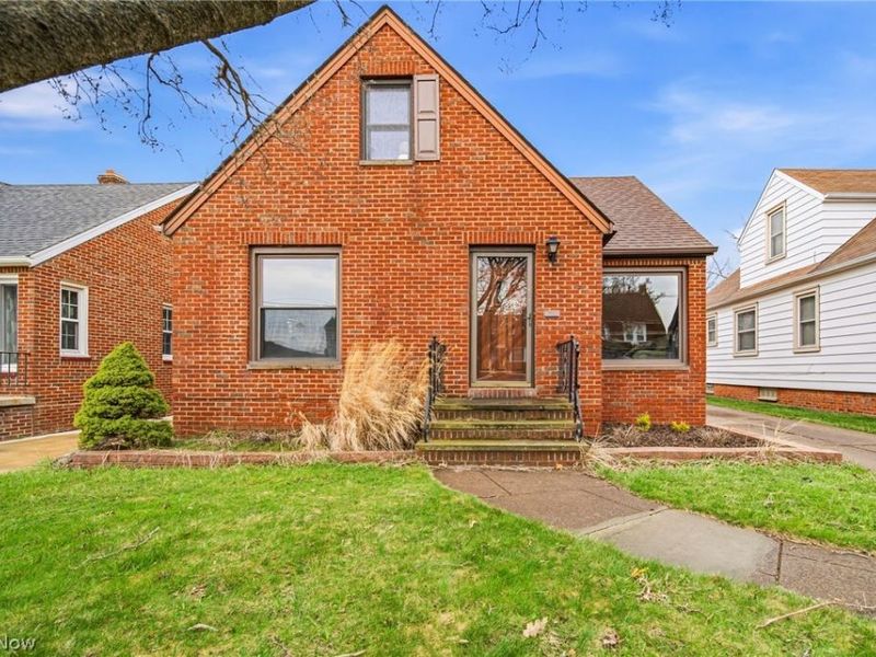 6406 Pelham Drive, Parma, OH 44129 Photo 2