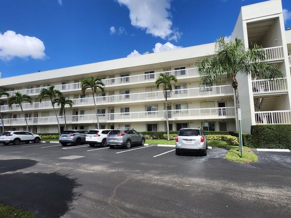 3146 Via Poinciana Via Poinciana, Unit 414, Lake Worth, FL 33467