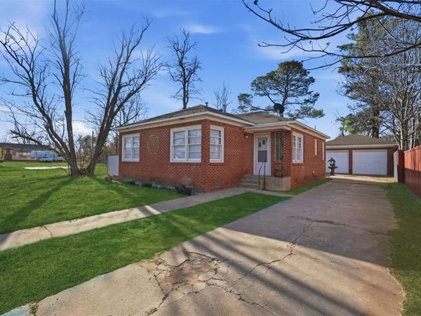 408 W Taylor Street, Mangum, OK 73554