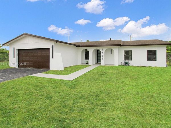 13615 SW 72nd Ter, Miami, FL 33183