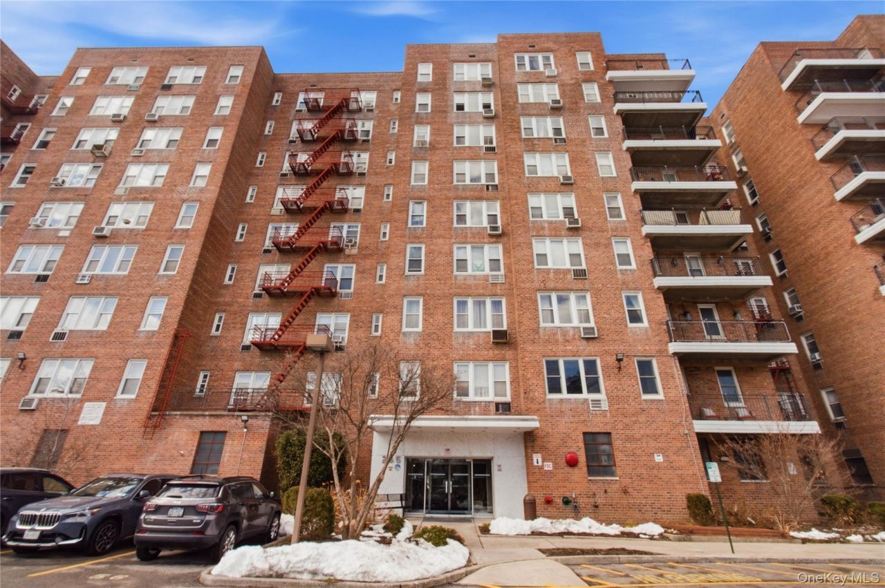 245 Rumsey Road, Unit 2S, Yonkers, NY 10701 Main Photo