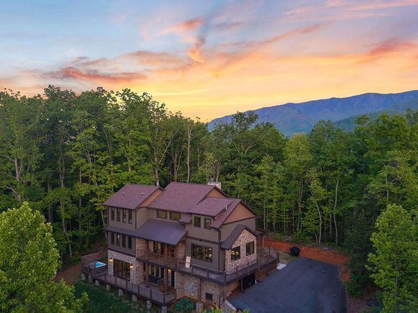564 Thissa Way, Gatlinburg, TN 37738