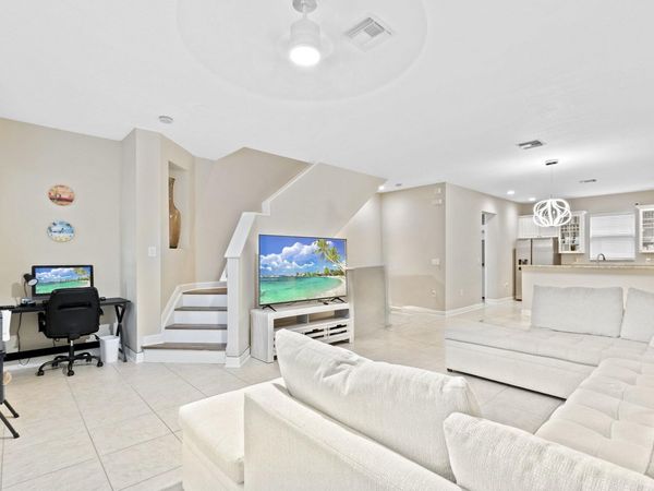 1033 NE 17th Way, Unit 2003, Fort Lauderdale, FL 33304