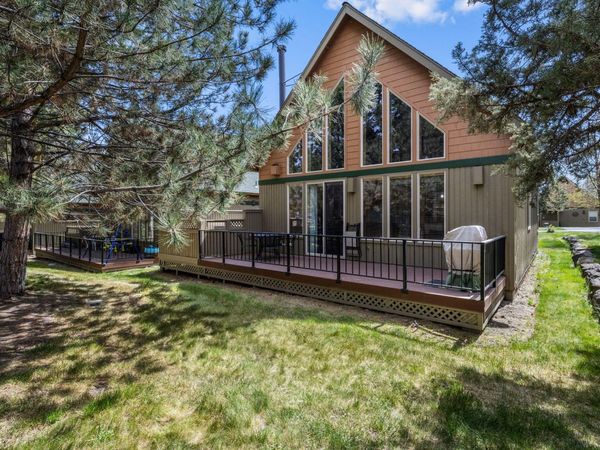 8811 Cliff Swallow Drive, Redmond, OR 97756