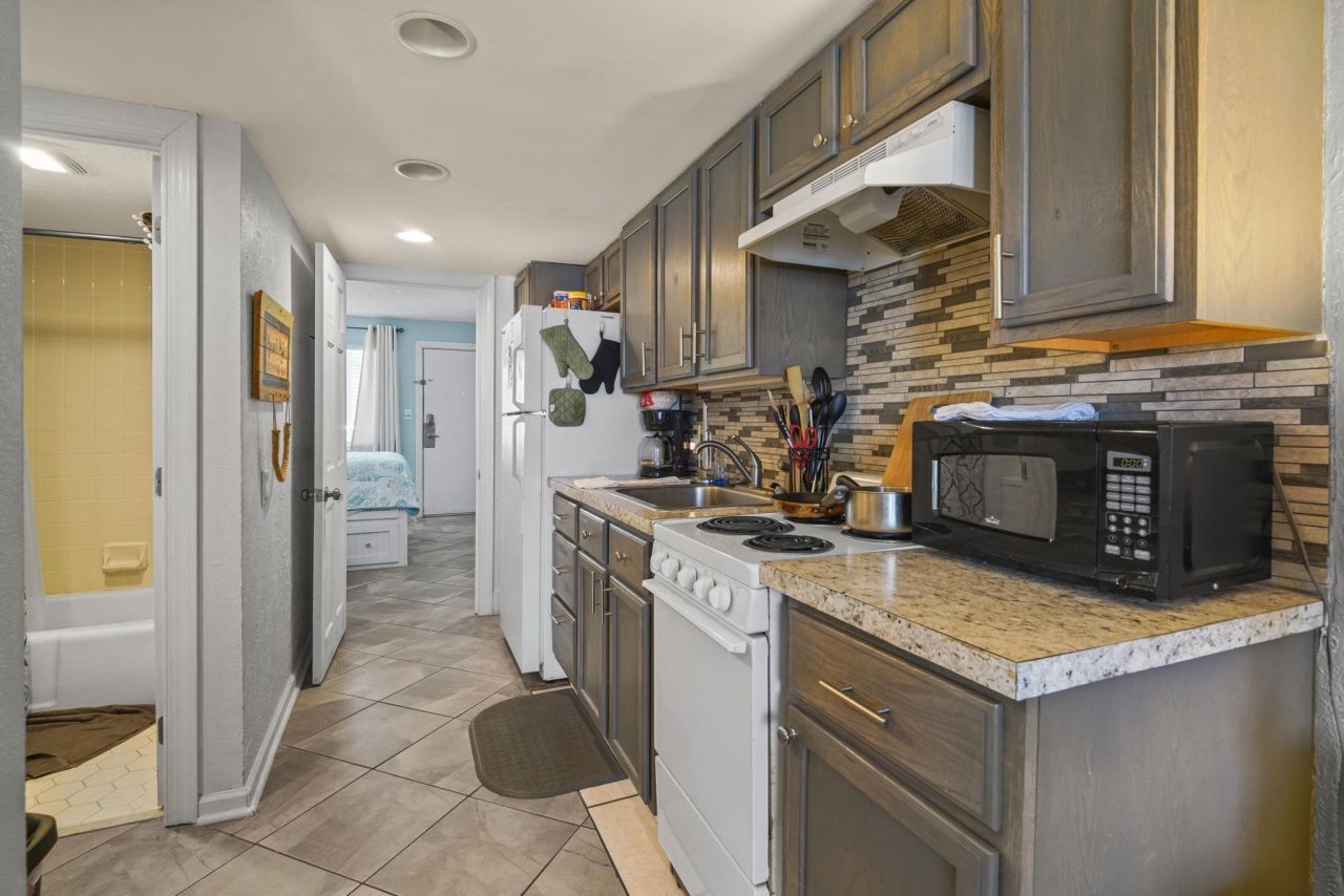 2001 S Ocean Blvd.  Photo 9