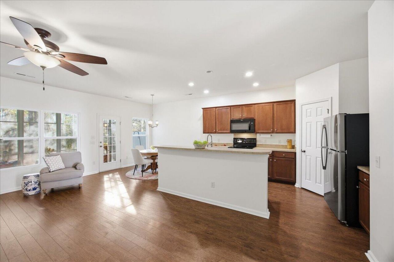 1631 Cristalino Circle Photo 4