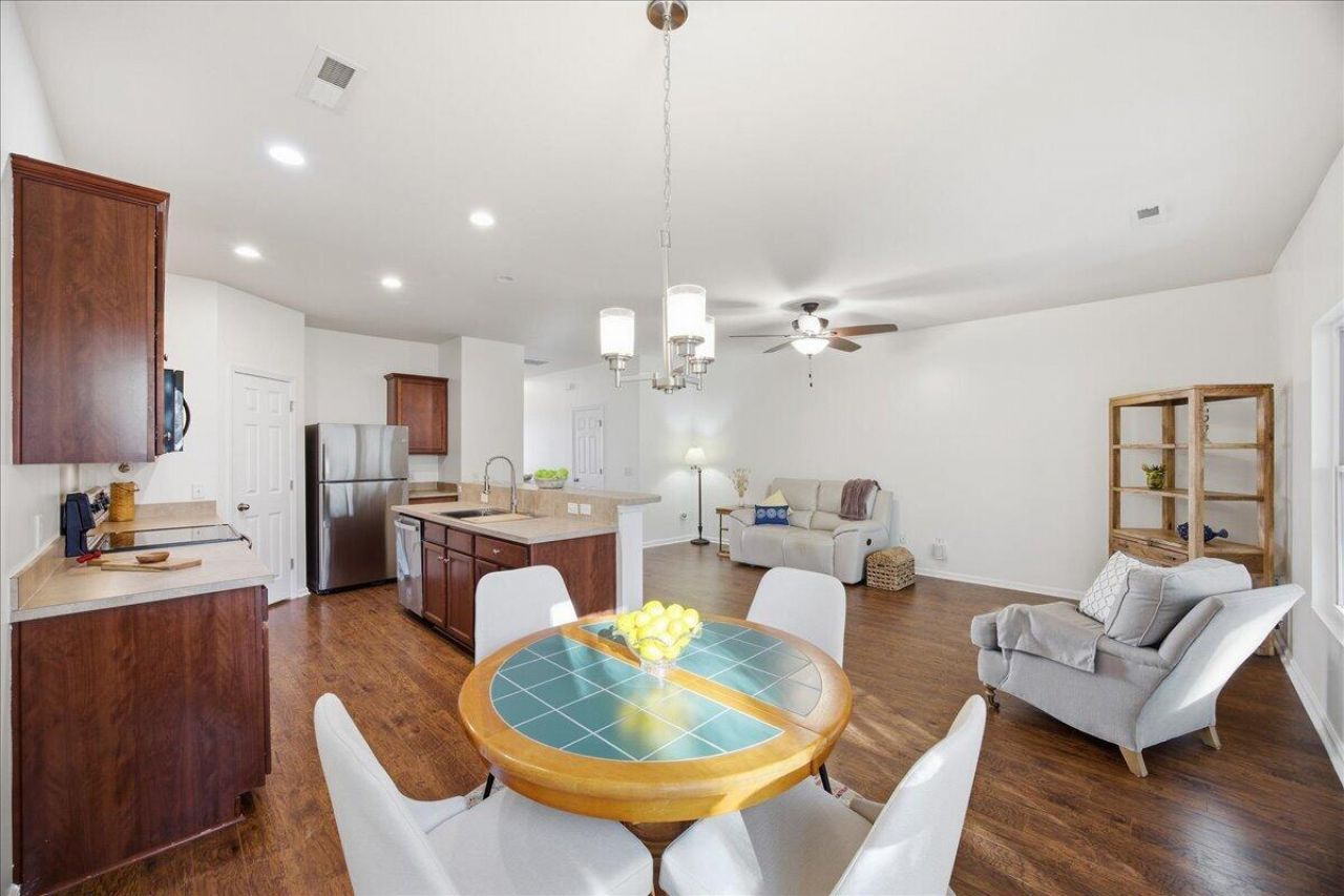 1631 Cristalino Circle Photo 6