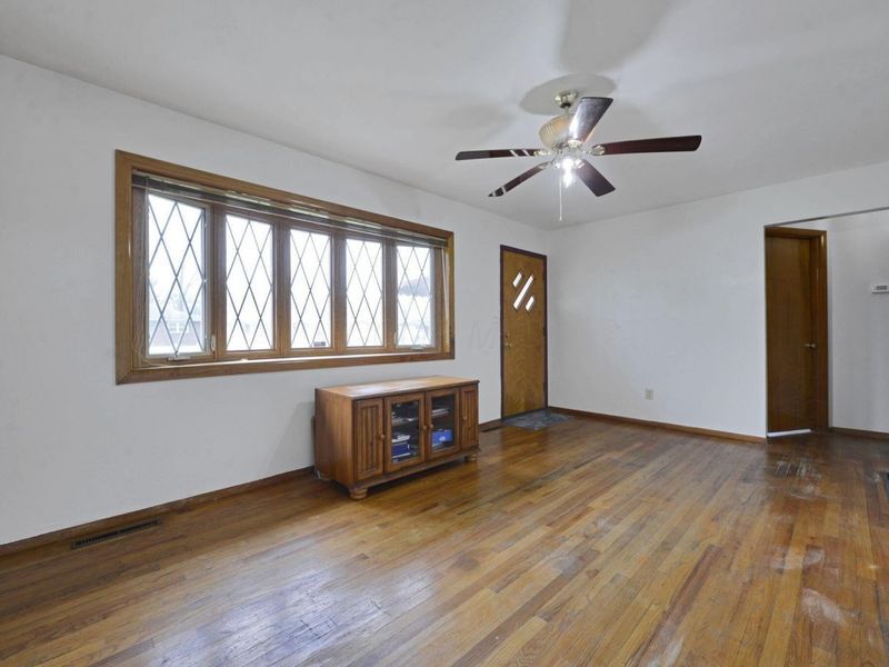 860 Basswood Road , Columbus, OH 43207 Photo 9