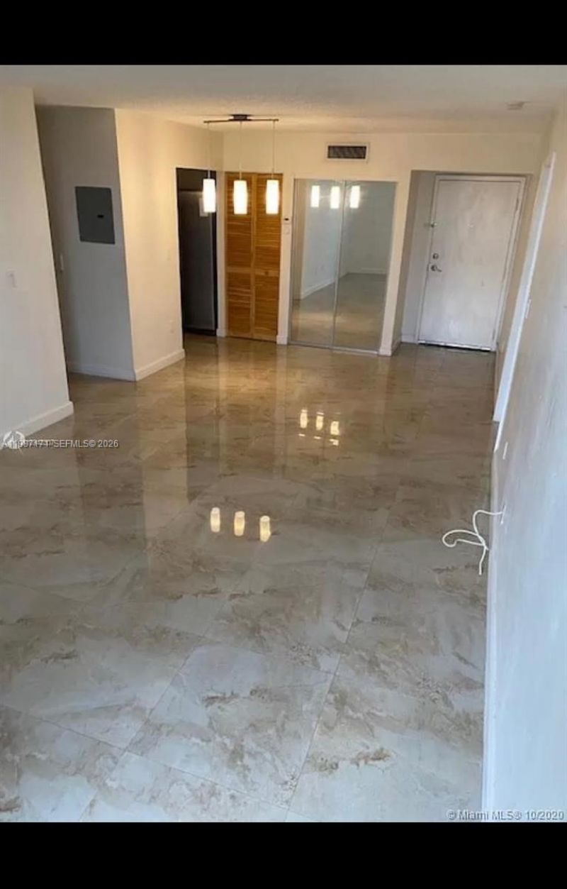 8261 NW 8th St, Unit 327, Miami, FL 33126 Photo