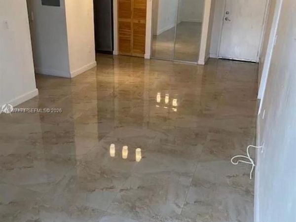 8261 NW 8th St, Unit 327, Miami, FL 33126