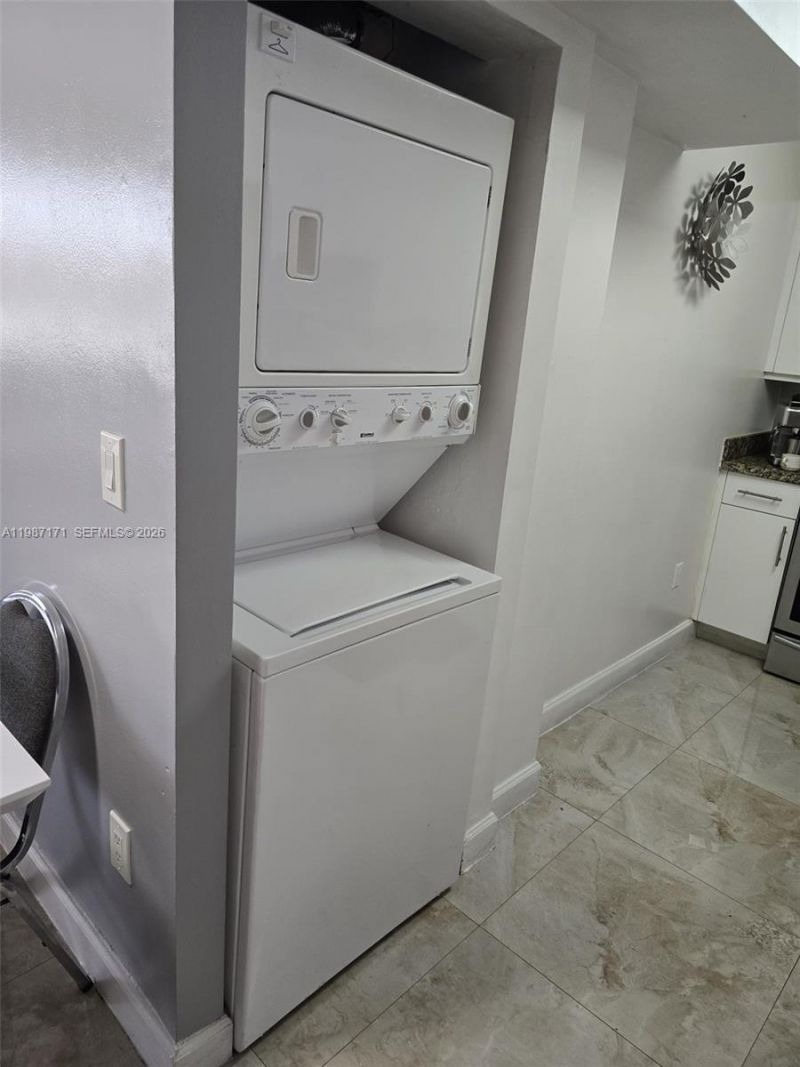 8261 NW 8th St, Unit 327, Miami, FL 33126 Photo