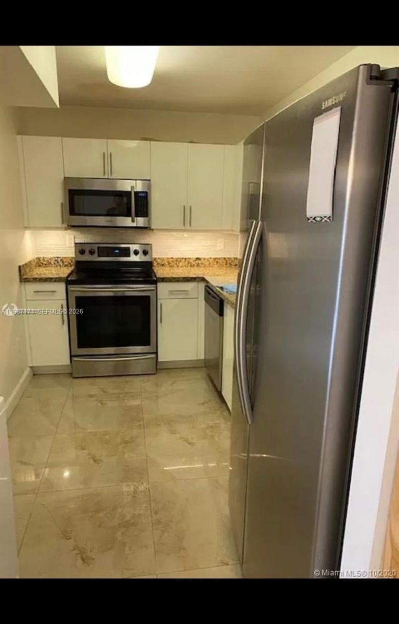 8261 NW 8th St, Unit 327, Miami, FL 33126 Photo