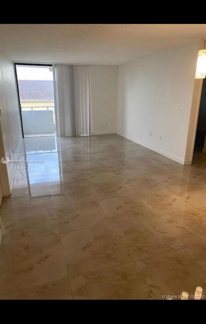 8261 NW 8th St, Unit 327, Miami, FL 33126 Photo