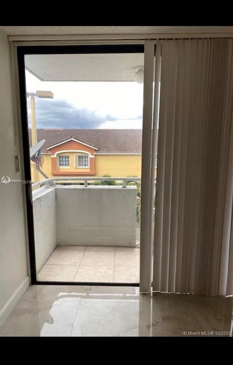 8261 NW 8th St, Unit 327, Miami, FL 33126 Photo