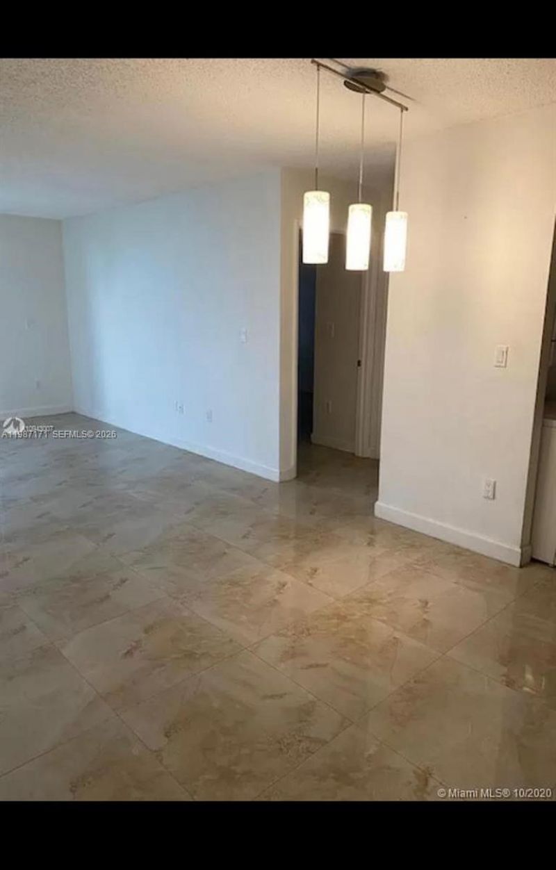 8261 NW 8th St, Unit 327, Miami, FL 33126 Photo