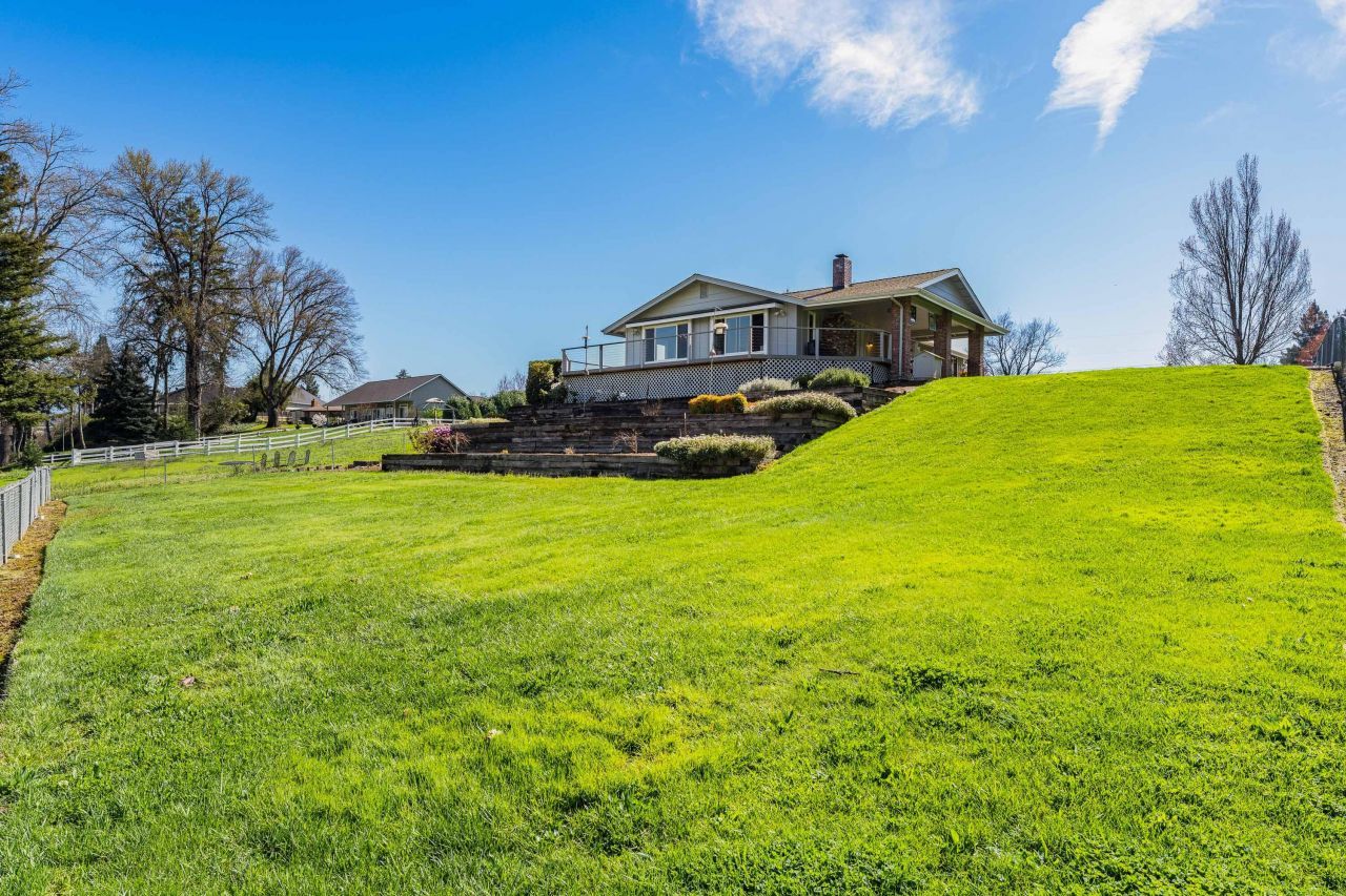 274 Parkhill Place, Grants Pass, OR 97527 Main Photo