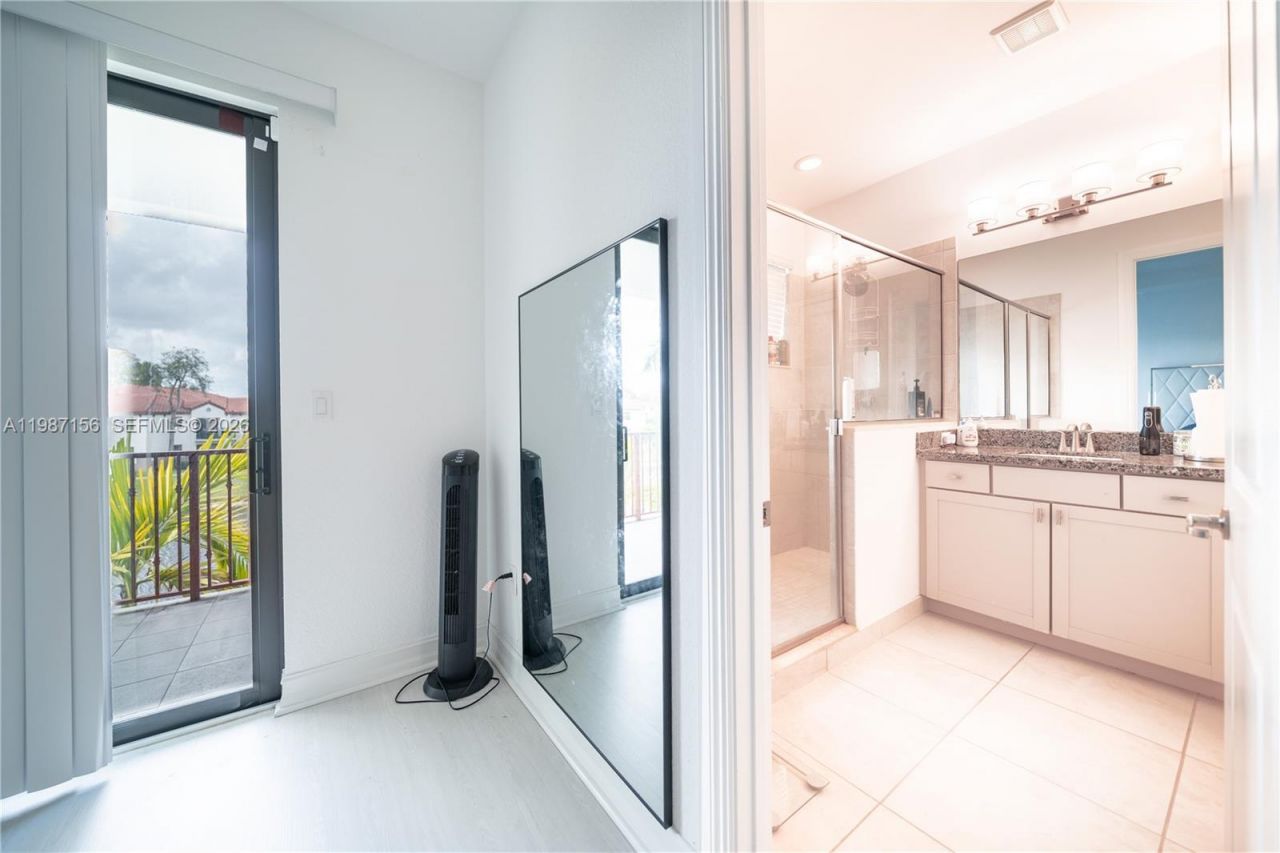 11674 SW 13th Ln , Unit 1674, Pembroke Pines, FL 33025 Photo