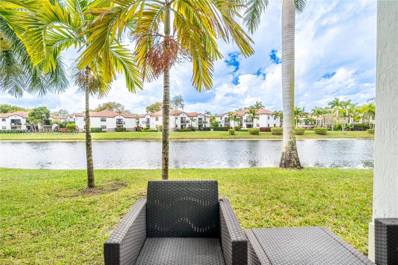 11674 SW 13th Ln , Unit 1674, Pembroke Pines, FL 33025 Photo