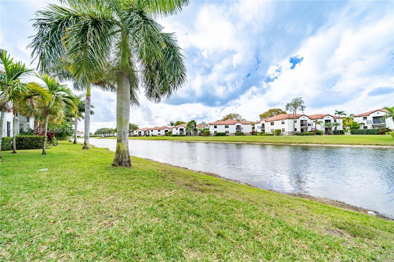 11674 SW 13th Ln , Unit 1674, Pembroke Pines, FL 33025 Photo
