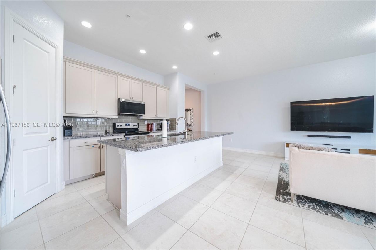 11674 SW 13th Ln , Unit 1674, Pembroke Pines, FL 33025 Photo