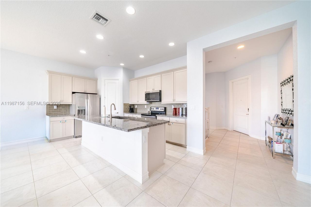 11674 SW 13th Ln , Unit 1674, Pembroke Pines, FL 33025 Photo