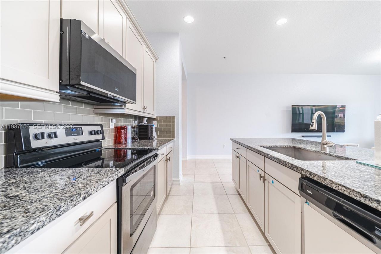 11674 SW 13th Ln , Unit 1674, Pembroke Pines, FL 33025 Photo