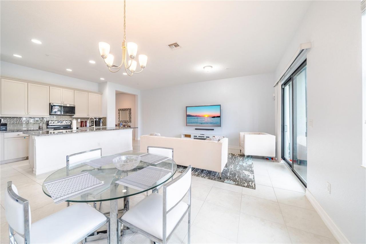 11674 SW 13th Ln , Unit 1674, Pembroke Pines, FL 33025 Photo