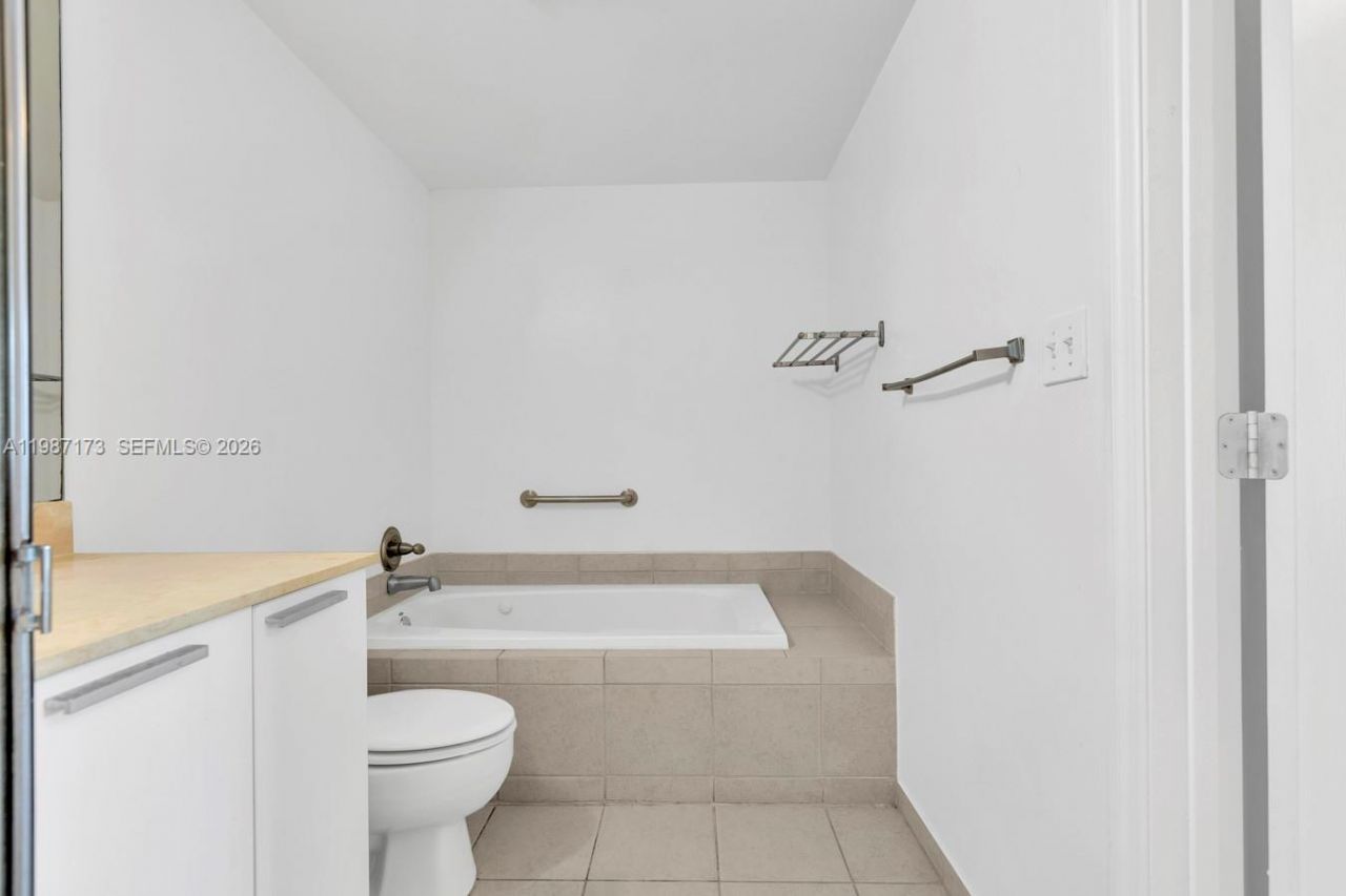 140 S Dixie Hwy , Unit 403, Hollywood, FL 33020 Photo