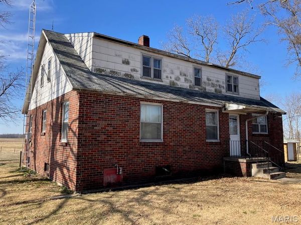 15420 Diamond Springs Road , Sandoval, IL 62282