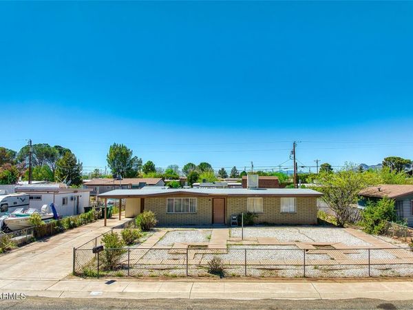 211 DRAGOON Street, Huachuca City, AZ 85616