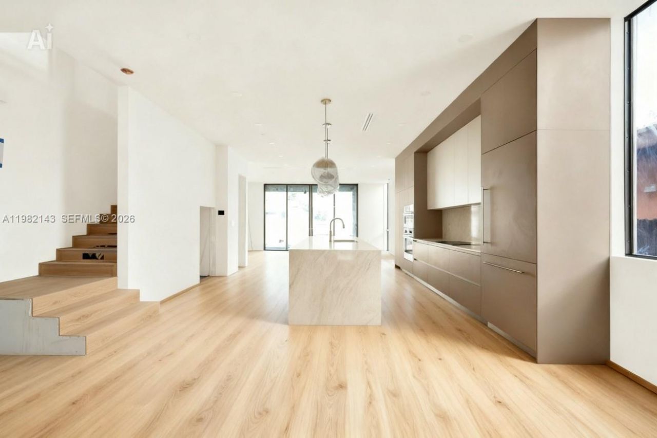 1501 SW 21st St , Miami, FL 33145 Photo