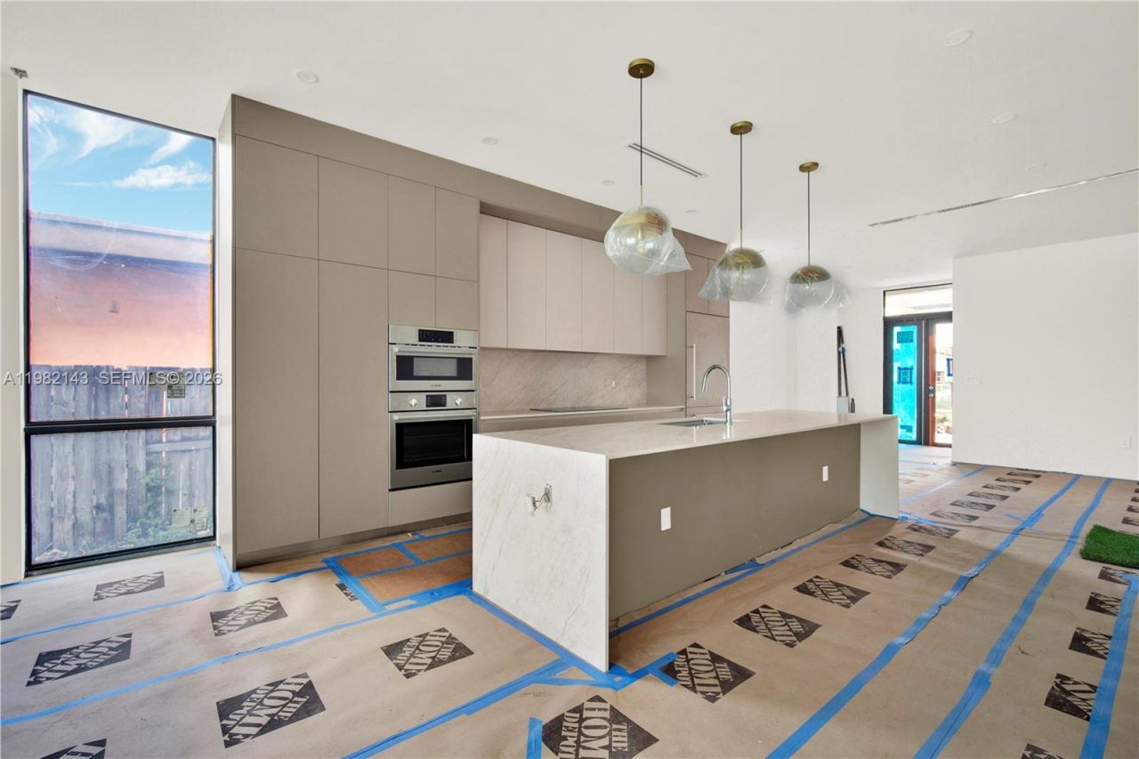 1501 SW 21st St , Miami, FL 33145 Photo