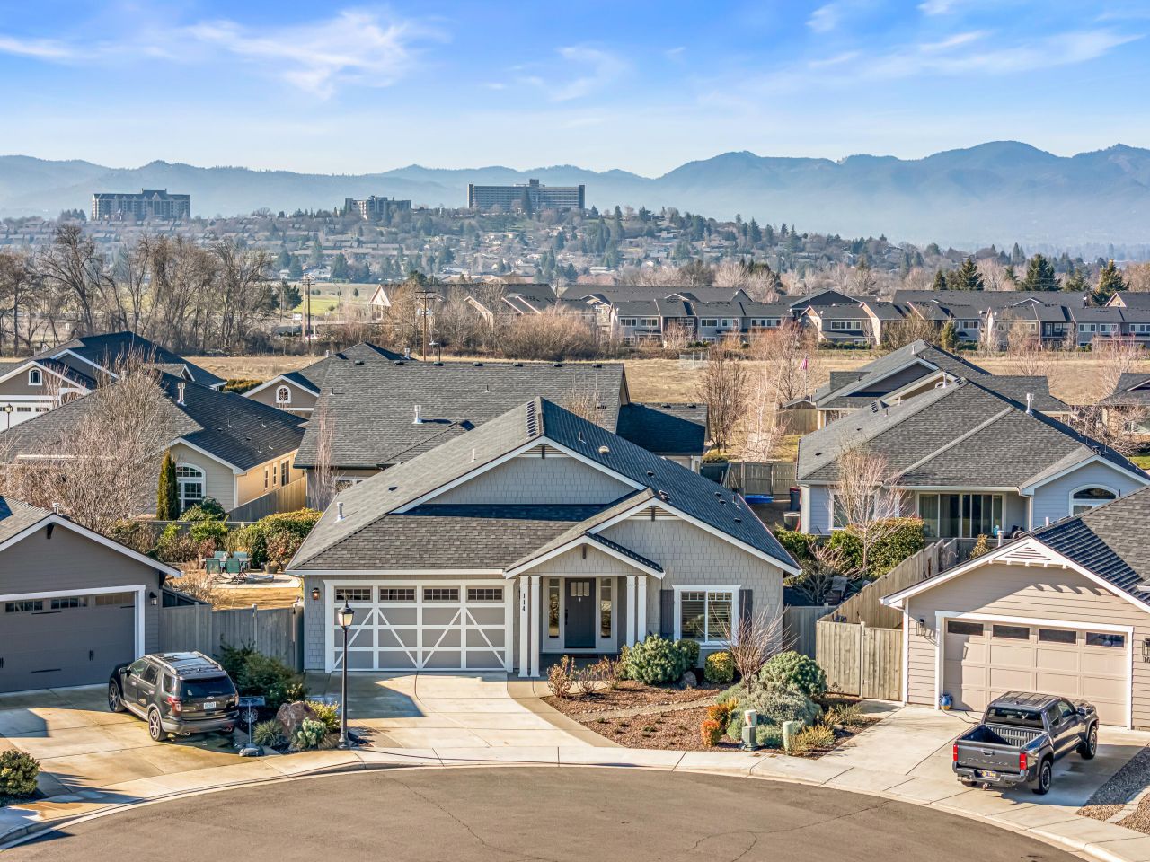 114 Connecticut Court, Medford, OR 97504 Main Photo