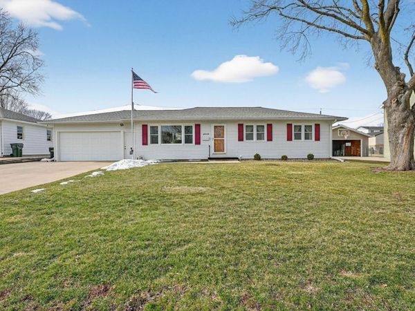 2648 Saratoga Drive, Waterloo, IA 50702