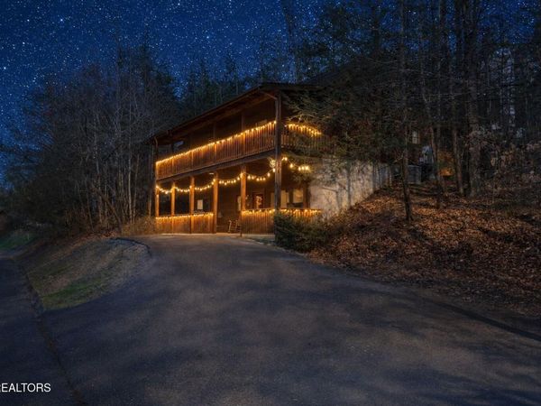 653 Eagles Boulevard Way, Pigeon Forge, TN 37863