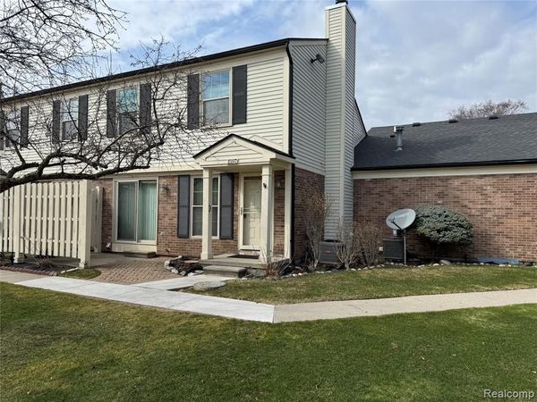 1597 Dover Hill S, Walled Lake, MI 48390