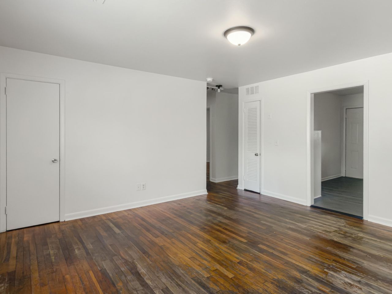 1129 Berkeley Street Photo 10