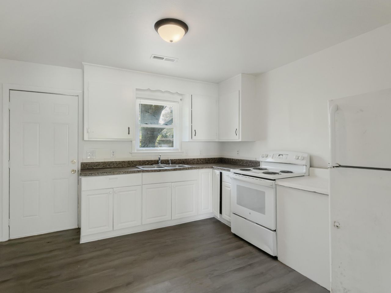 1129 Berkeley Street Photo 11