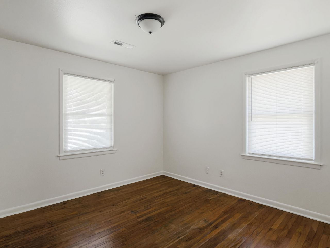 1129 Berkeley Street Photo 16