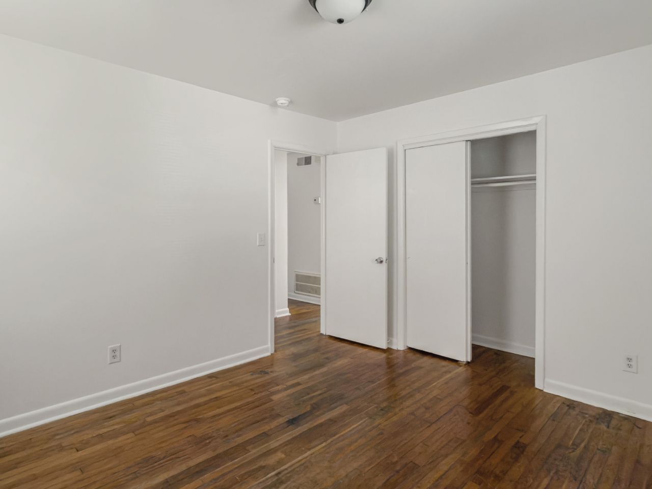 1129 Berkeley Street Photo 17