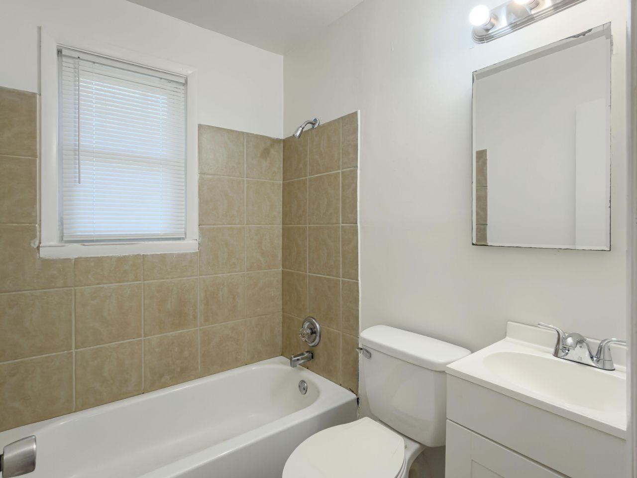 1129 Berkeley Street Photo 18