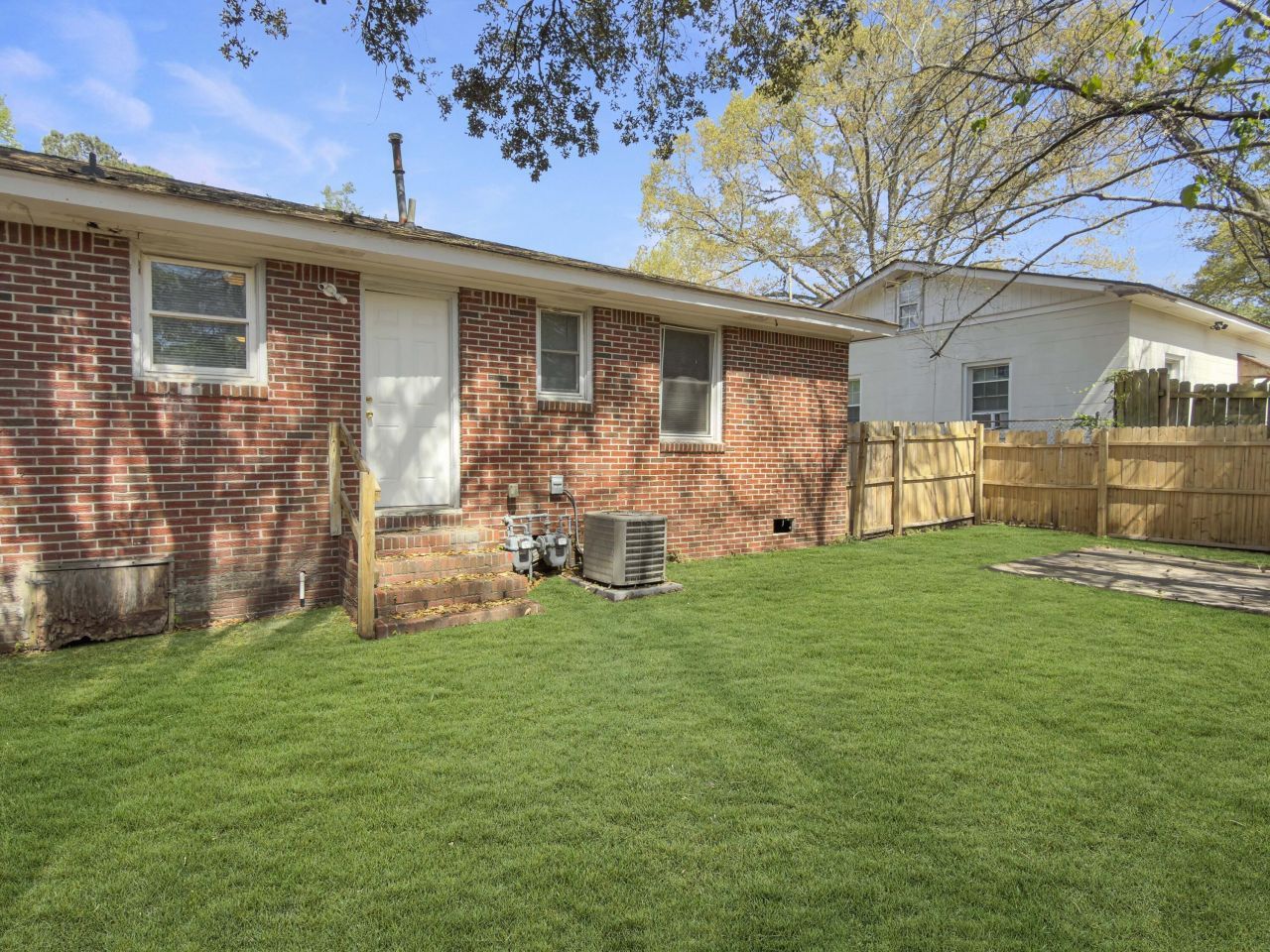 1129 Berkeley Street Photo 4