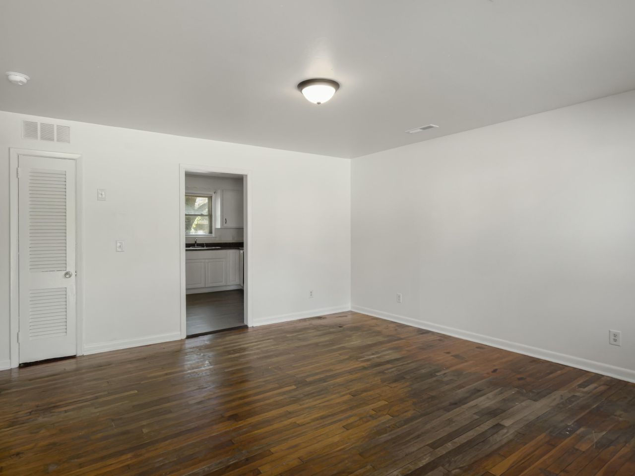 1129 Berkeley Street Photo 7