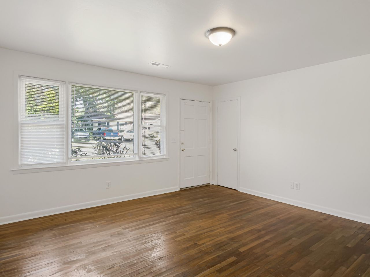 1129 Berkeley Street Photo 8