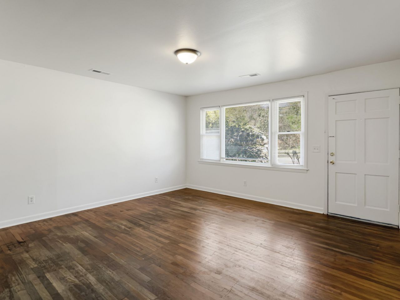 1129 Berkeley Street Photo 9