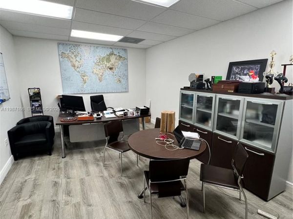 8221 NW 30th Ter, Doral, FL 33198