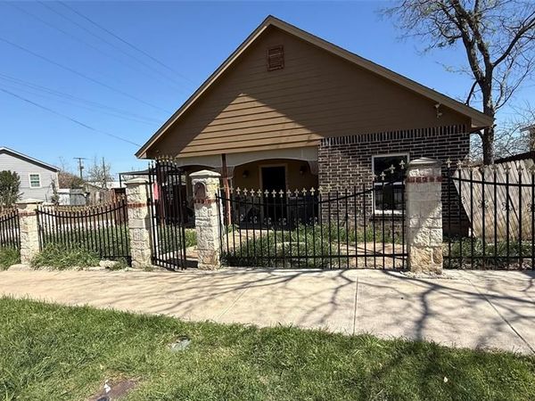3026 N Hampton Street, Fort Worth, TX 76106